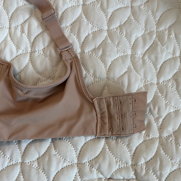 Bali Tan Seamless T-Shirt Bra with Mesh and Bead Upper and inner side panels - Picture 5 of 9